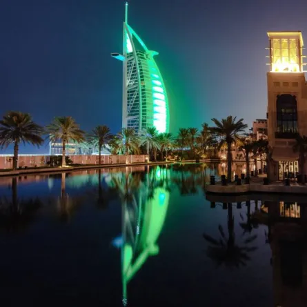 دبي تحتفل باليوم الوطني السعودي. الصورة من مكتب دبي الإعلامي