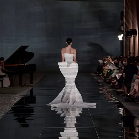 فساتين خطوبة باللون الأبيض