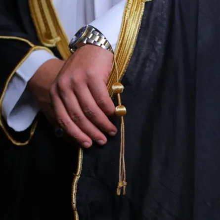 البشت إرث سعودي وهوية..ذو بروتوكول خاص؟