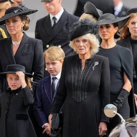 ميغان ماركل وكيت ميدلتون وكاميلا خلال الجنازة