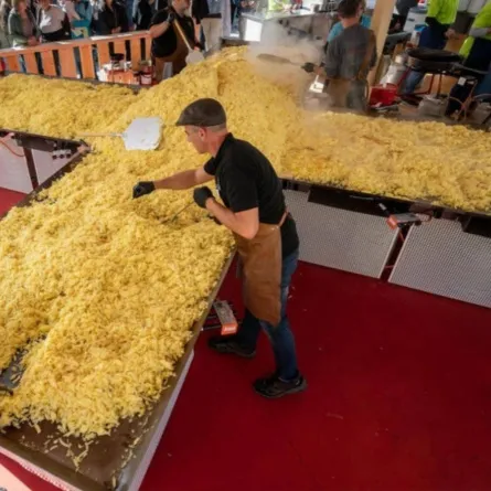 طهي أكبر فطيرة روستي سويسرية في العالم