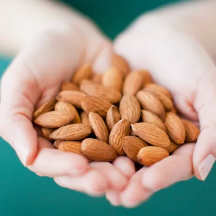 فوائد اللوز للأعصاب