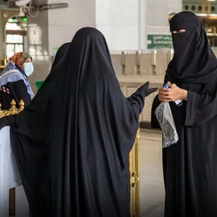 المرأة السعودية في خدمة قاصدات البيت الحرام