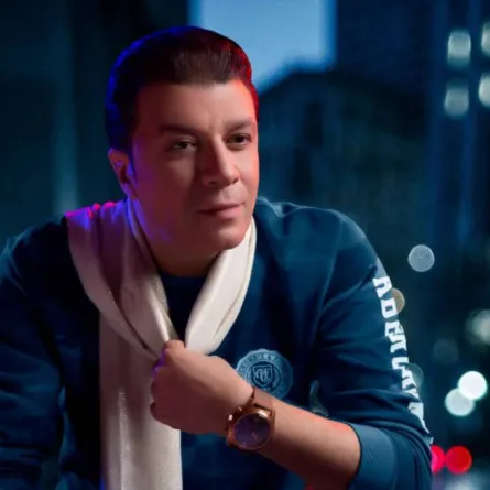 مصطفى كامل - الصورة من صفحته الرسمية على الفيس بوك