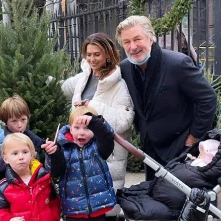 أليك وهيلاريا بالدوين وأطفالهما الستة- الصورة من حساب هيلاريا بالدوين على إنستغرام