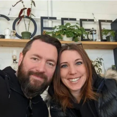 رجل يستعيد خاتم زواجه بعد 17 عاماً