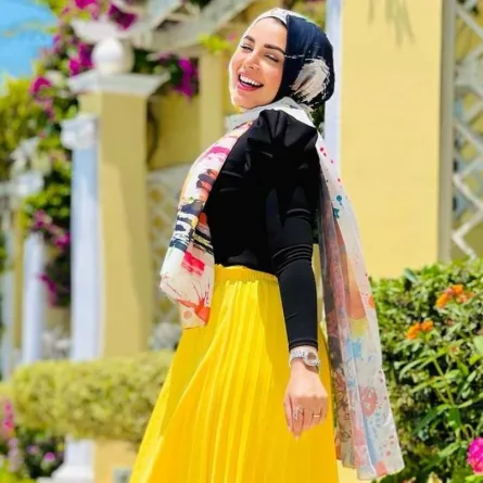 تنسيق التنورة الصفراء من آية مكرم