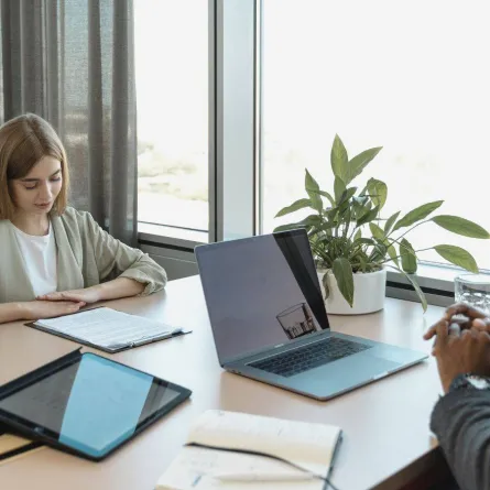 ترسل سيرتها الذاتية بطريقة ذكية جداً