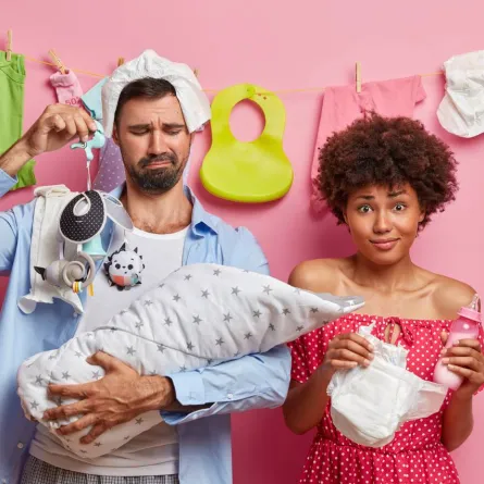 صورة لعائلة مع المولود الجديد