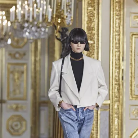 تنسيق البليزر الأبيض