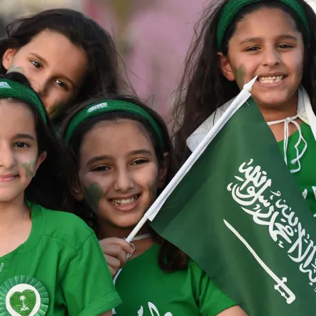 ملابس الطفل استعدادا لليوم الوطني السعودي