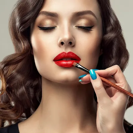 لماذا تحتاجين إلى فرشاة شفاه؟