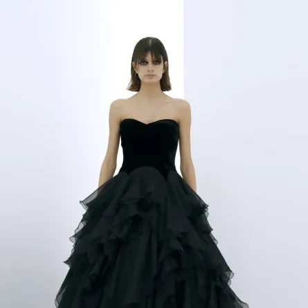 كيف تنسّقين الفستان الأسود في إطلالاتك؟