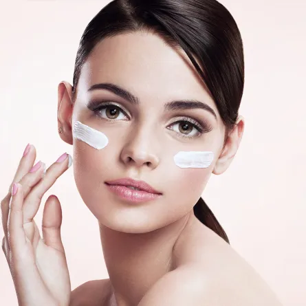 كيف تعمل كريمات محاربة التجاعيد وما مدى فاعليتها؟