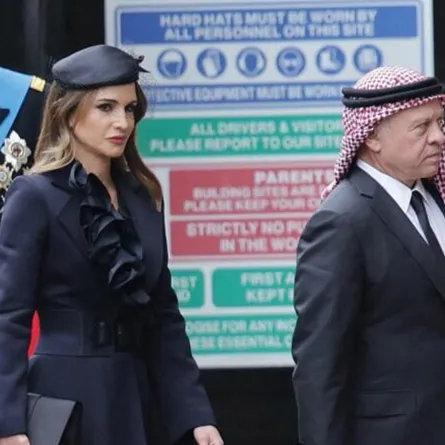 الملكة رانيا خلال مراسم الجنازة الملكية - الصورة من حسابها الرسمي على إنستغرام