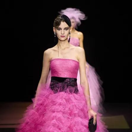 فساتين خطوبة بقصة الكورسيه من أرماني بريفيه  Armani Prive'