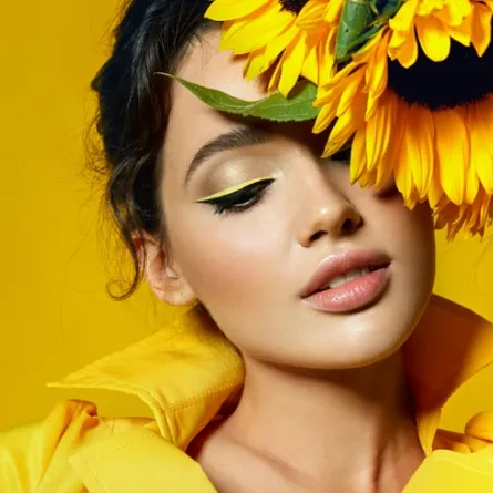 الأيلاينر الملون أبرز صيحات خريف 2022.. إليكِ أفضل الخيارات