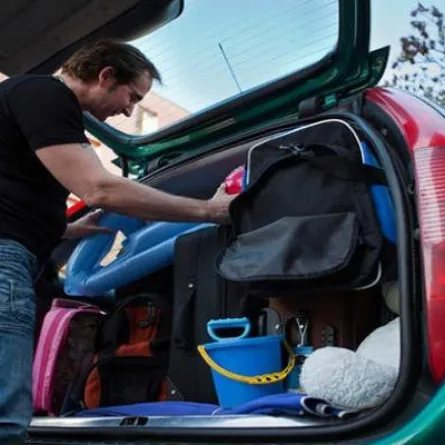 الاعتناء بداخل السيارة