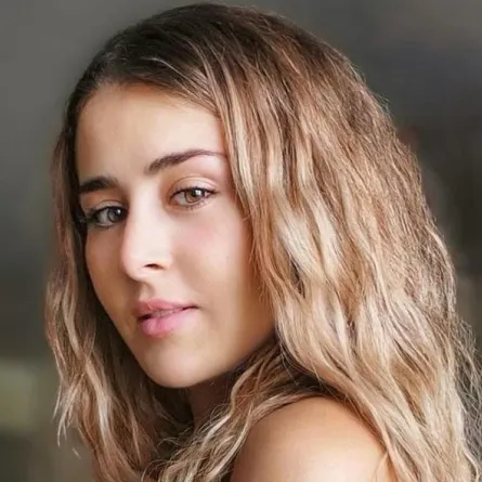 عائشة بن أحمد - صورة من صفحتها الرسمية على انستغرام