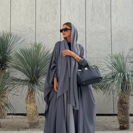 العباية الرمادية من فاطمة حسام