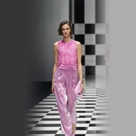 حقيبة باللون الوردي من أمبوريو أرماني Emporio Armani