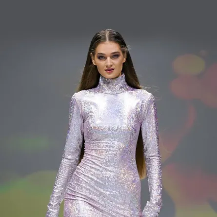 تنسيق اللون الفضي في خريف 2022