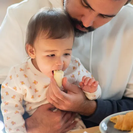 تناول الرضع للموز واحتياطات يجب اتخاذها