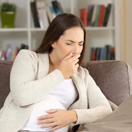 تعاني الحامل من أعراض مضاعفة لقرحة المعدة