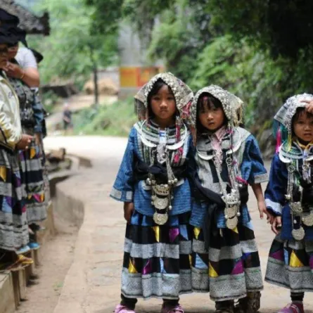 مجموعة يي (Yi) العرقية ثقافة حية