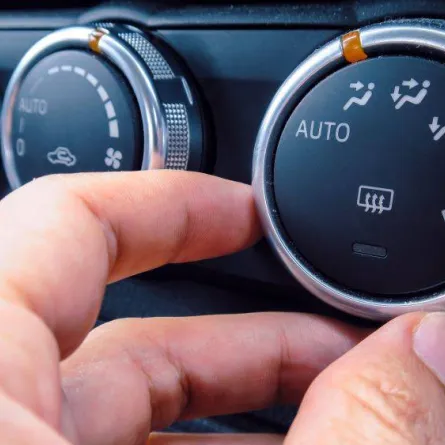 مكيّف الهواء قيد التشغيل أثناء الوقوف