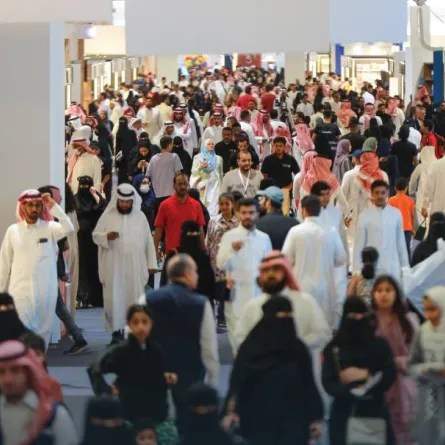 مركز أبوظبي للغة العربية يطلق الجزء الثاني من عيون الشعر العربي في معرض الرياض الدولي للكتاب