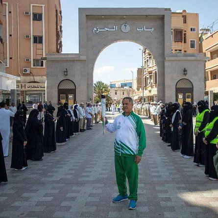 محافظ الطائف يتسلم شعلة دورة الألعاب السعودية 2022 - مصدر الصورة واس