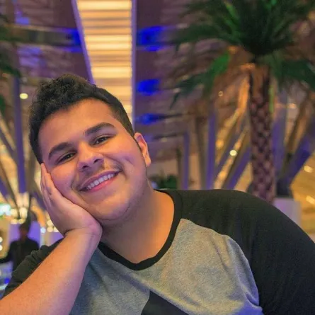 عز الخد - الصورة من حسابه على الانستجرام