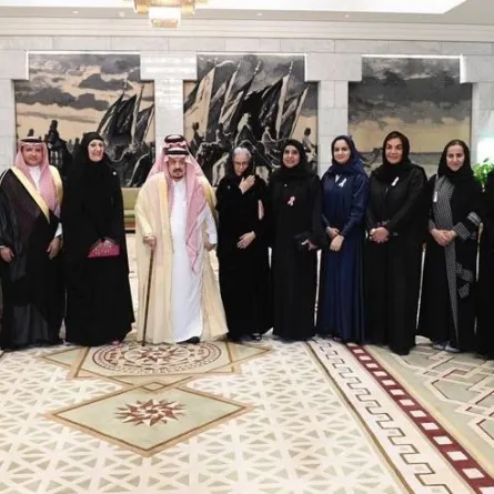 أمير منطقة الرياض يطلق الحملة الوطنية للتوعية بأهمية الكشف المبكر لسرطان الثدي لجمعية زهرة