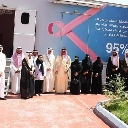 شهر أكتوبر الوردي