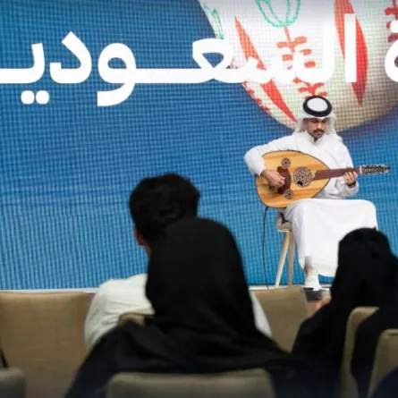 عزف العود الحي - الصورة من حساب هيئة فنون الطهي على تويتر