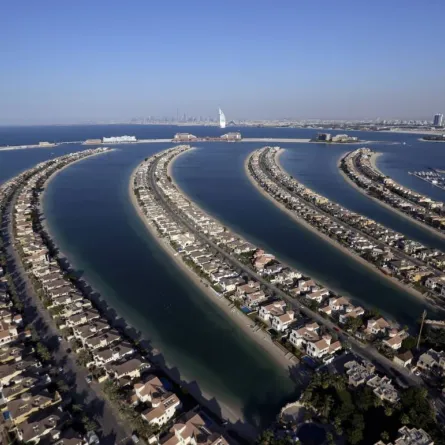 صورة تظهر فلل نخلة الجميرا. الصورة من بلومبرغ