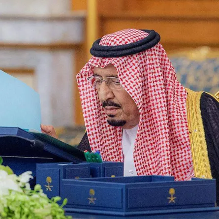 خادم الحرمين الشريفين يرأس جلسة مجلس الوزراء - الصورة من "واس"