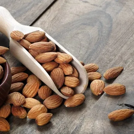 اللوز لمحاربة البقع