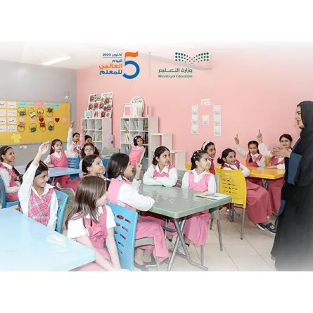 دعم وتعزيز دور المعلّم.. أولويات راسخة في أبجديات التعليم