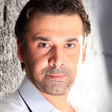 كريم عبد العزيز  - صورة من صفحته على انستغرام