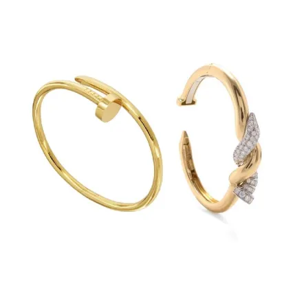 للفتاة العصرية.. تألقي بأساور ذهب على شكل مسمار موضة 2022