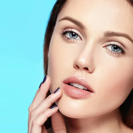 تقنيات تجميلية لعلاج اسوداد الشفاه وتوريدها Lighten Dark Lips