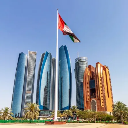 تجربة أبوظبي السياحية تجربة متكاملة تمزج الأصالة بالحداثة. الصورة من "وام"