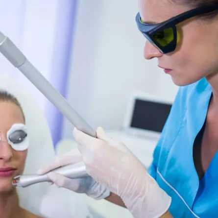 مرضى الأمراض الجلدية المناعية وعمليات التجميل