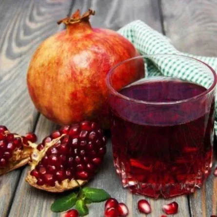 صورة تعبيرية للرمان والعصير