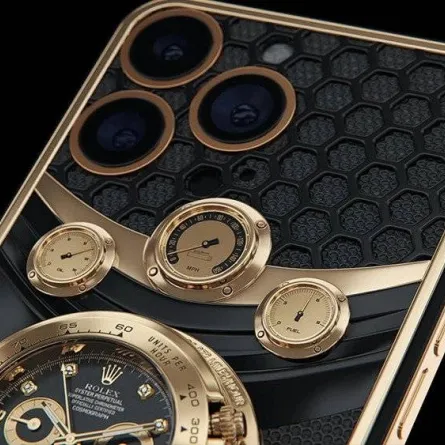 صورة آيفون 14 برو ماكس بإكسسوارات ساعة رولكس