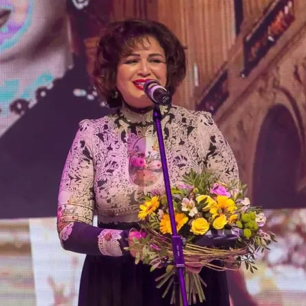 إلهام شاهين - صورة من صفحتها على فيسبوك