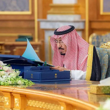 خادم الحرمين الشريفين يرأس جلسة مجلس الوزراء - الصورة من "واس"
