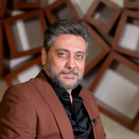 تامر فرج - الصورة من صفحته الرسمية على الفيس بوك